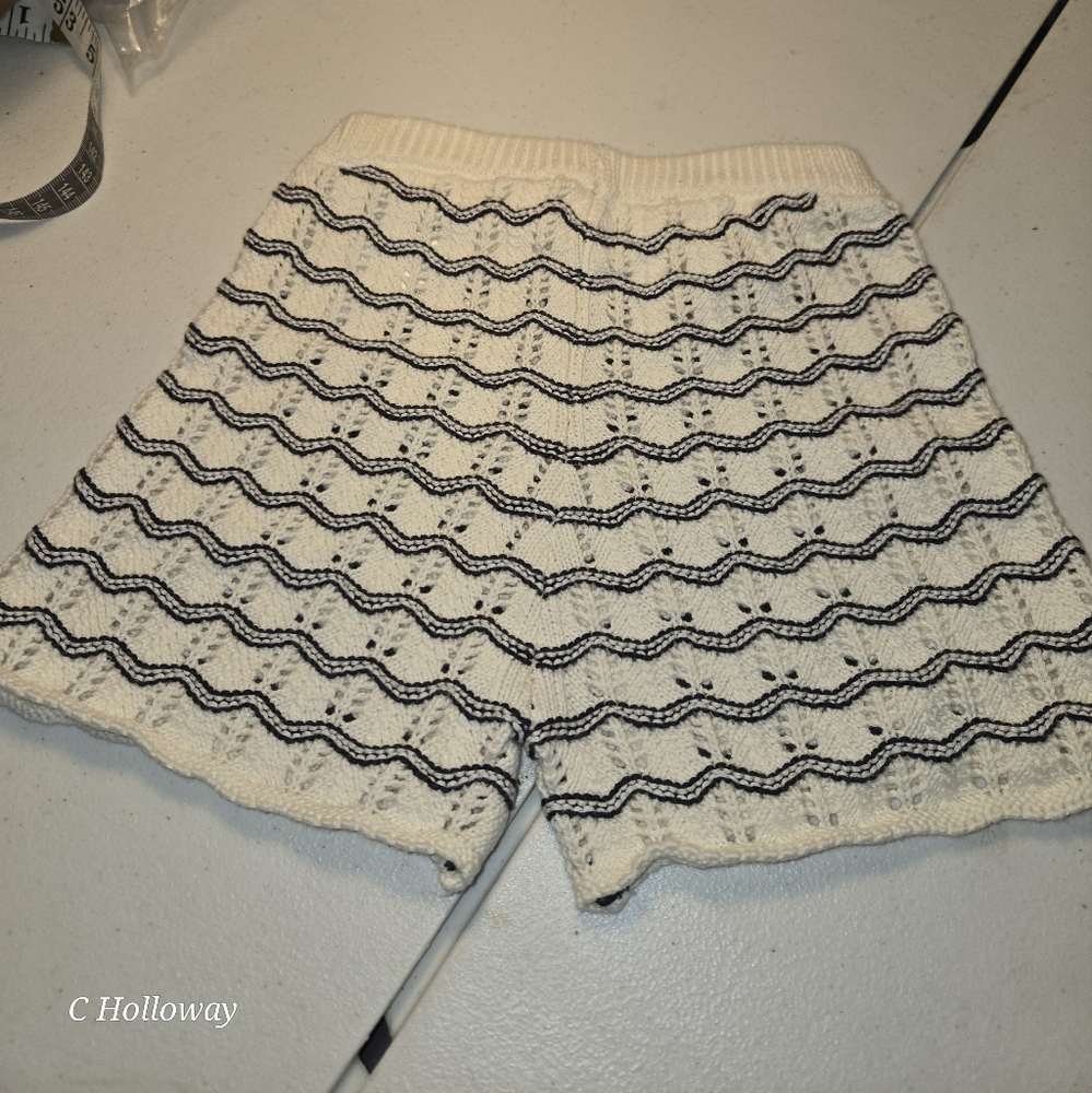 H &M Crochet Knit Size 4t Shorts White And BLUE